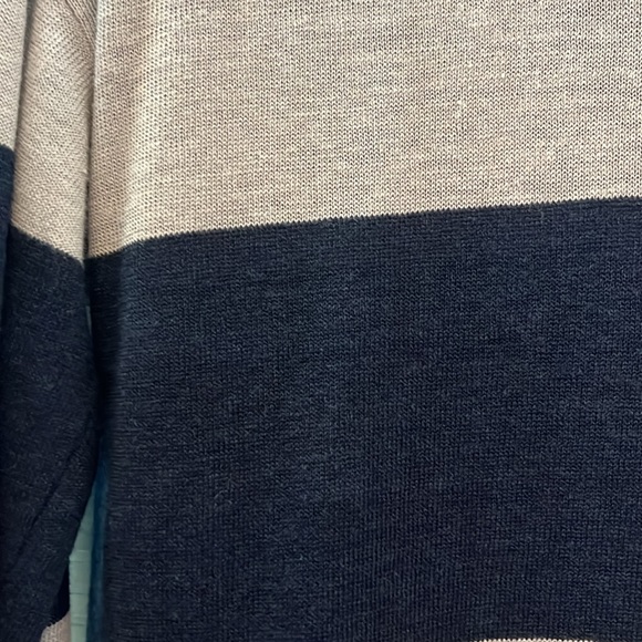 Barney’s NY V neck linen blend sweater - Picture 6 of 7